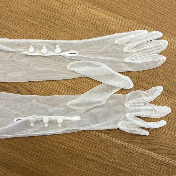 Sheer White Elbow-Length Gloves - Picture 2 of 3